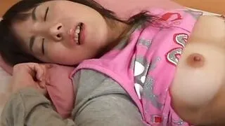 Asyalı Kadının Deliklerine Yakından Bakış