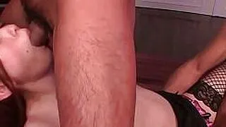 Asyalı MILF Megu Kamijo, patlayıcı bir boşalma orgazmı için çift penetrasyon yaşıyor.